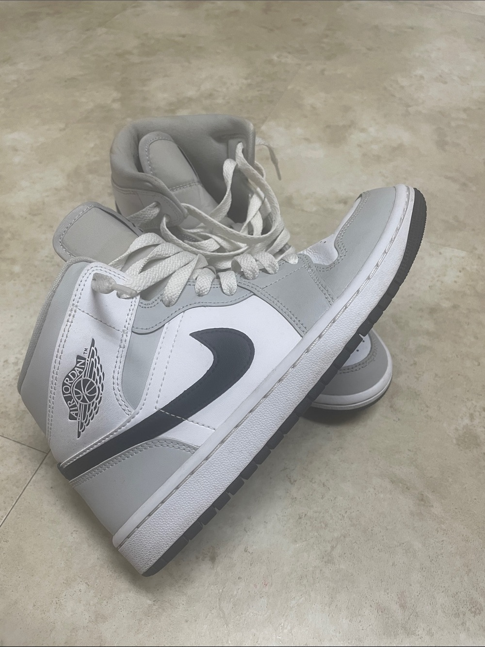 Nike Air Jordan 1 High Top Sneakers - light smoke grey 7.5 youth